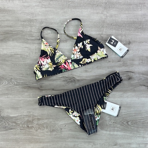 ☀️RIP CURL☀️ ON THE COAST TRI ON THE COAST REVERSIBLE CHEEKY BIKINI SET - Picture 7 of 16